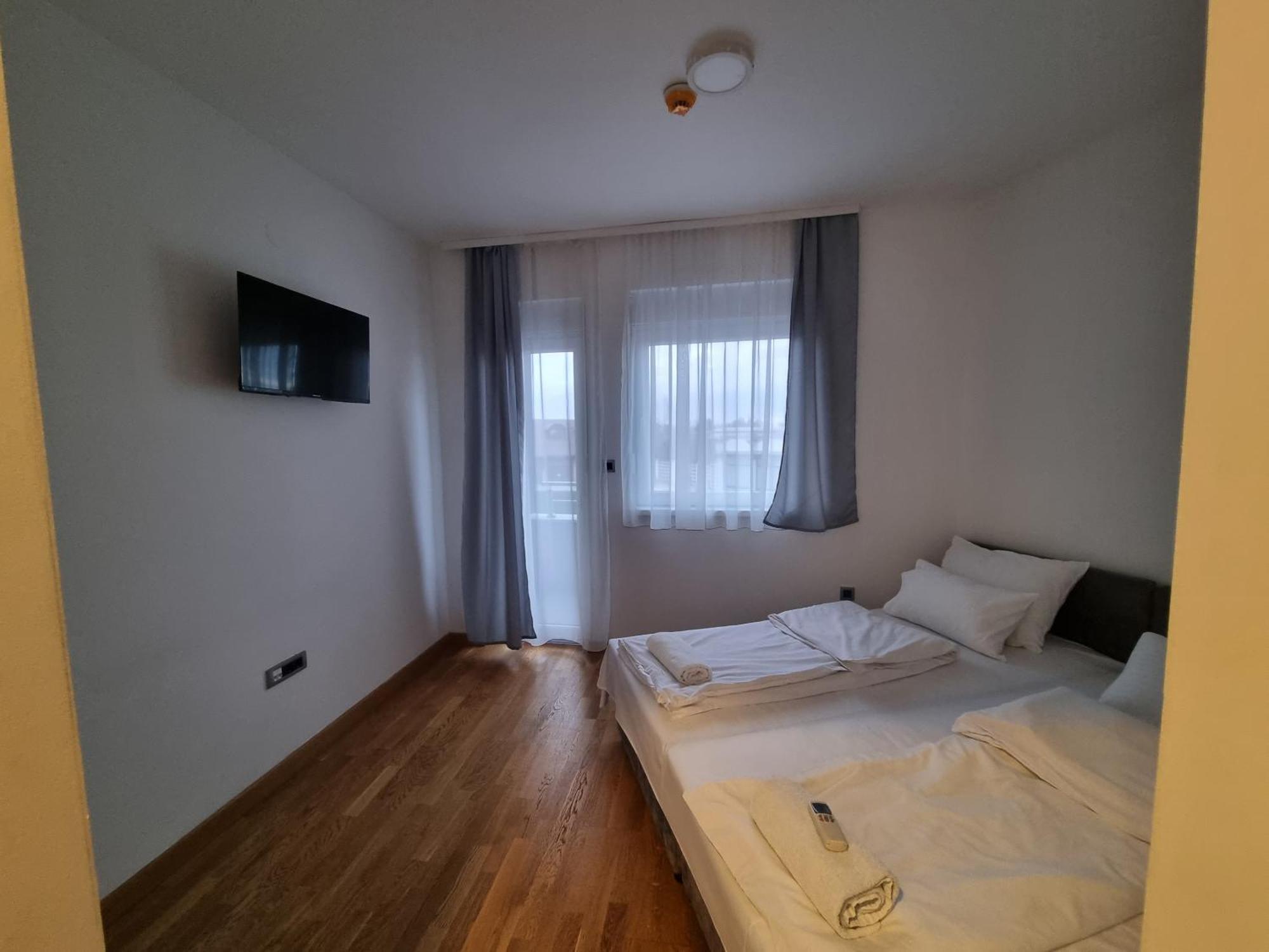 Ferienwohnung Gosnje Novi Sad Zimmer foto